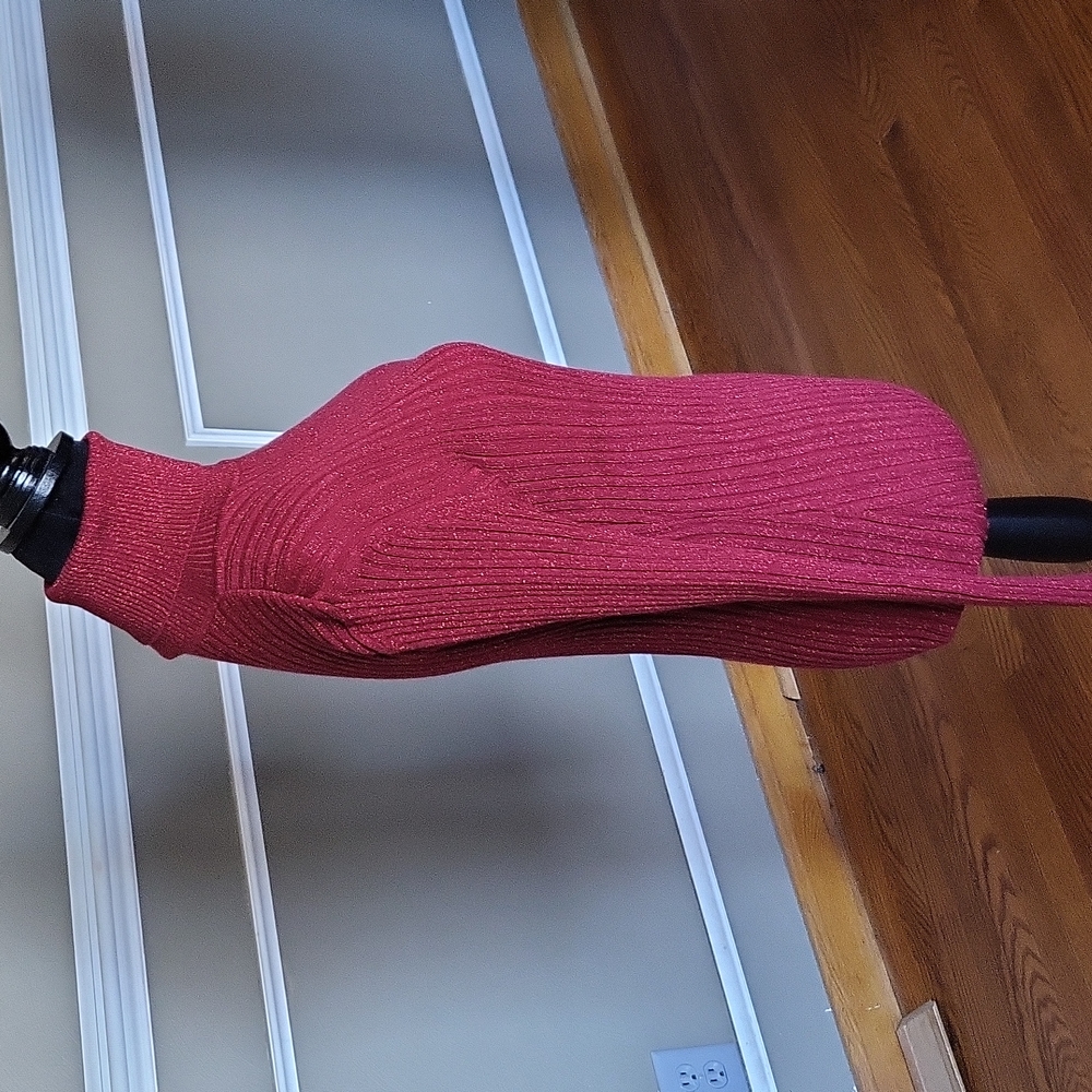 Red Glitter Turtleneck Size Medium - Picture 4 of 10